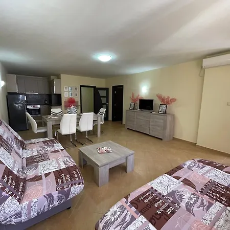 Apartment Luxury By The - *